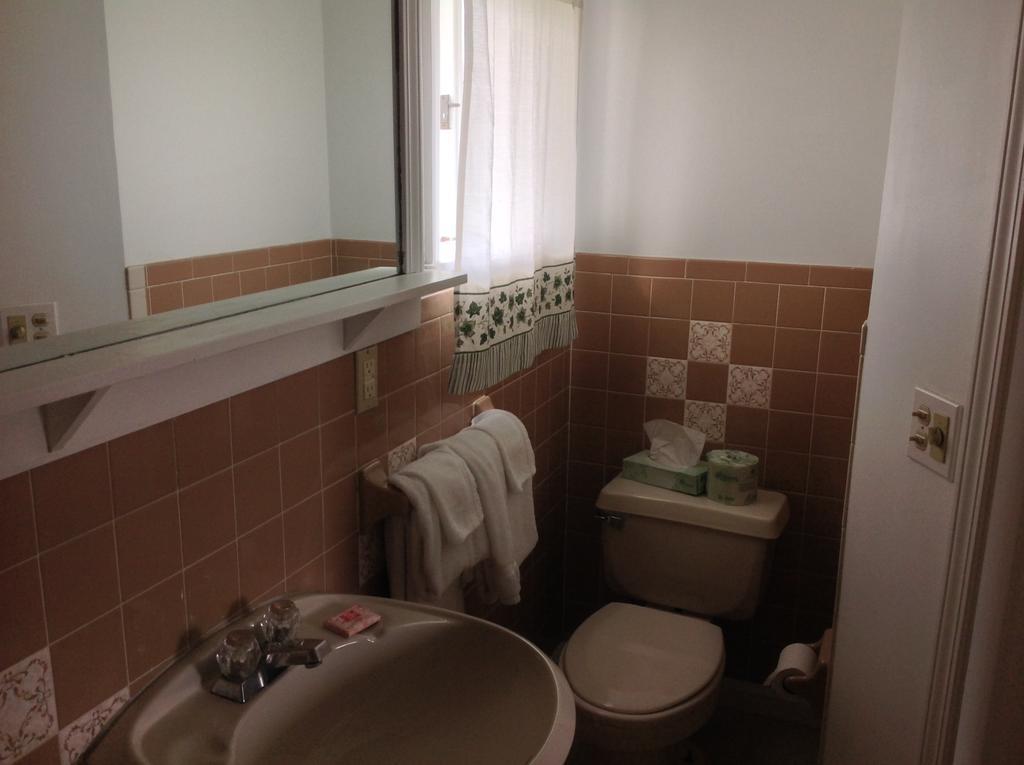 Relax Inn Webster Екстериор снимка