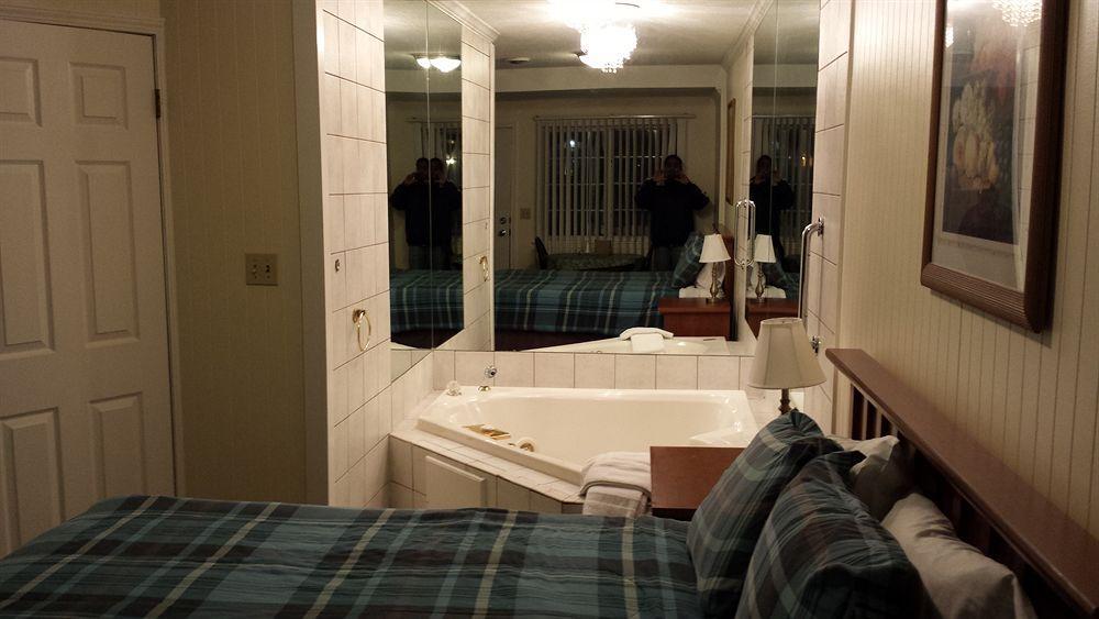 Relax Inn Webster Екстериор снимка