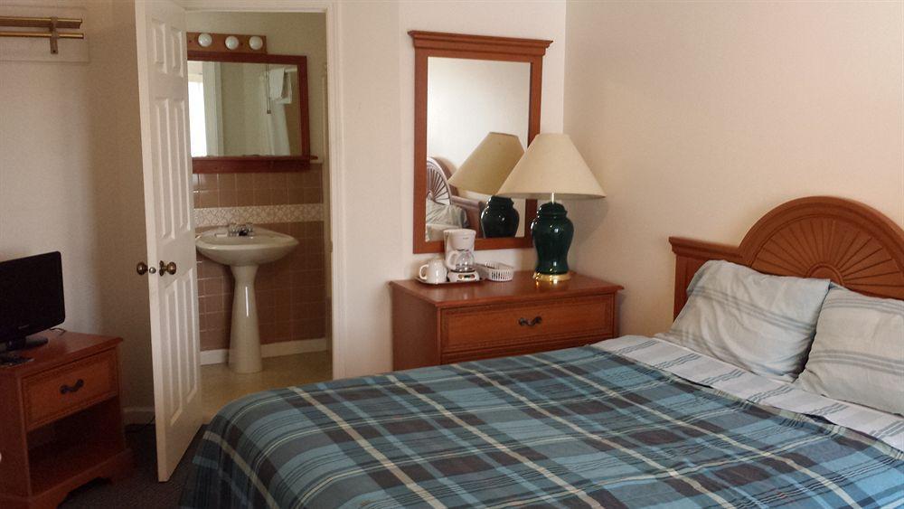 Relax Inn Webster Екстериор снимка