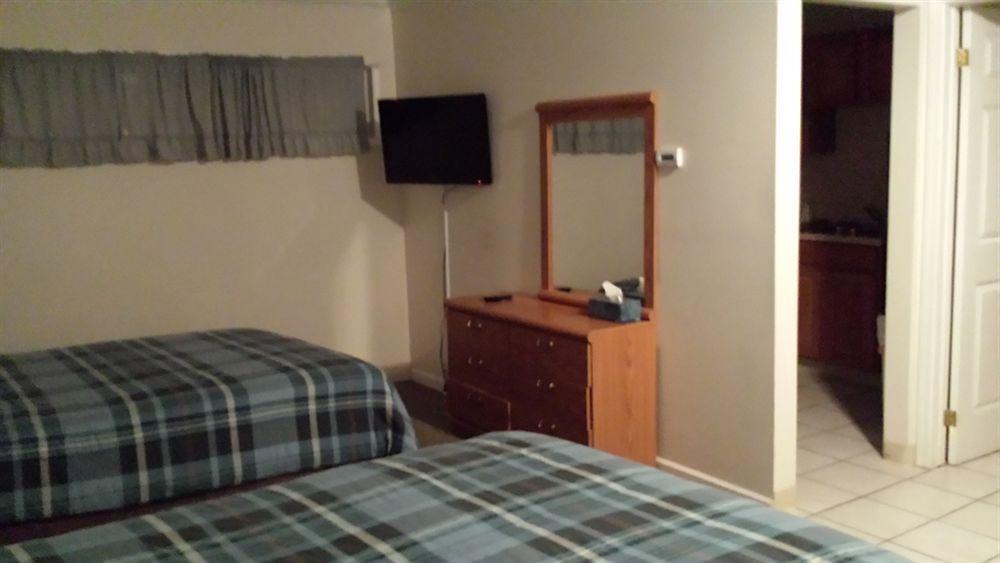 Relax Inn Webster Екстериор снимка