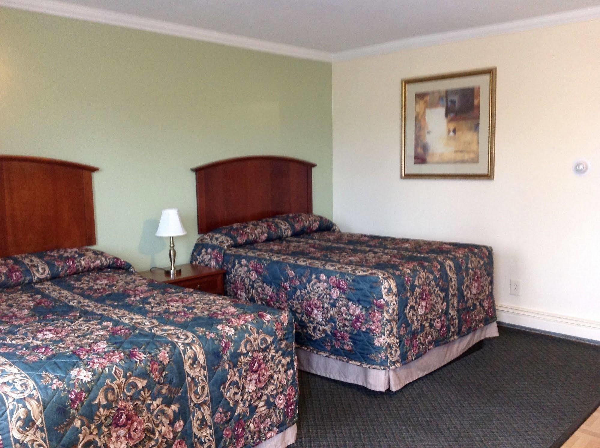 Relax Inn Webster Екстериор снимка